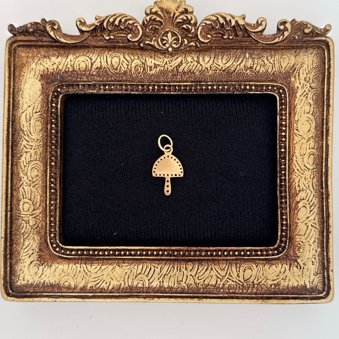 10k yellow gold mushroom charm with vibrant pink and light pink natural sapphires
