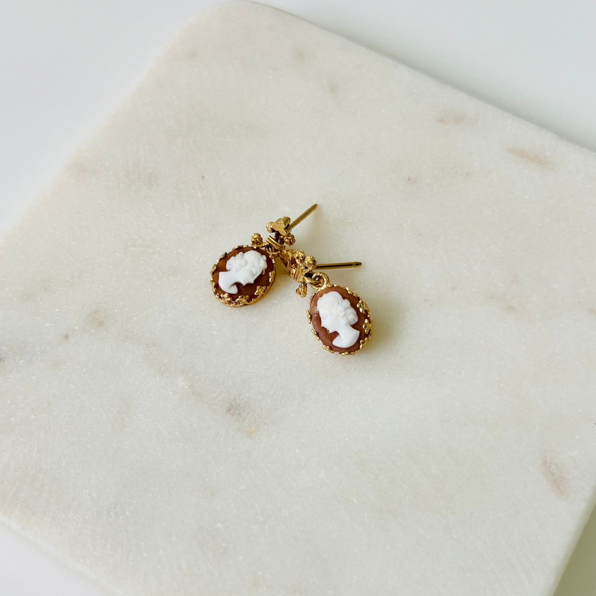  Vintage Peach Cameo 14k Gold Earring