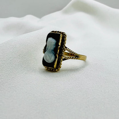 Cameo 14 ring